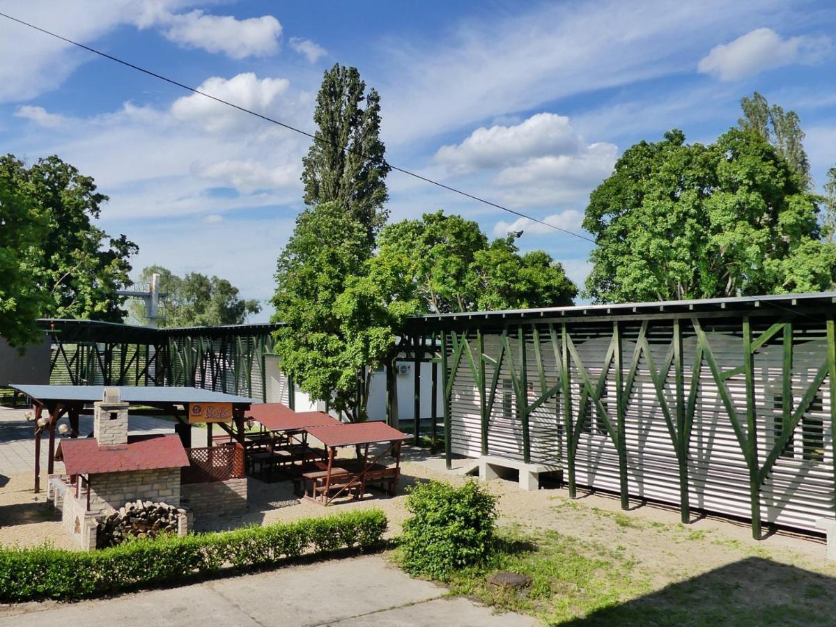 Napsugar Szallo Baja Exteriör bild